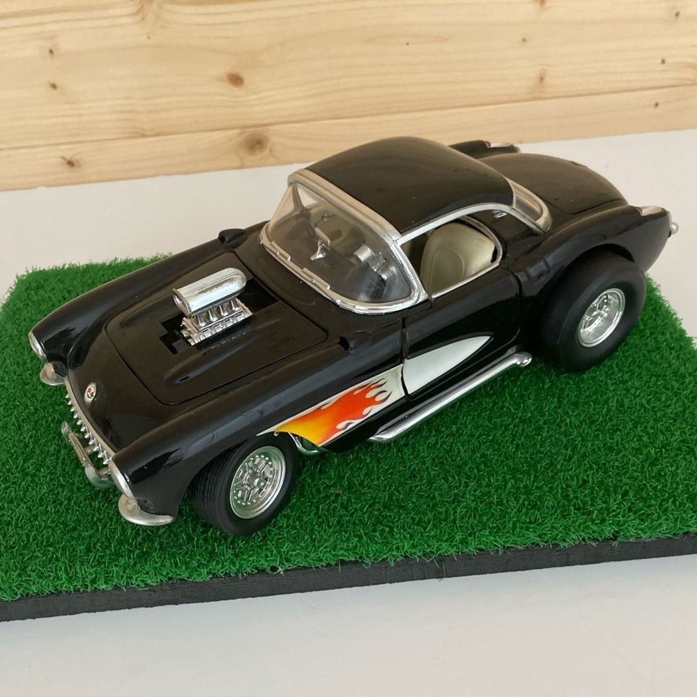 Road Legends 1957 Chevrolet Corvette Gasser 1:18 Diecast Car Black Hot Rod Flame